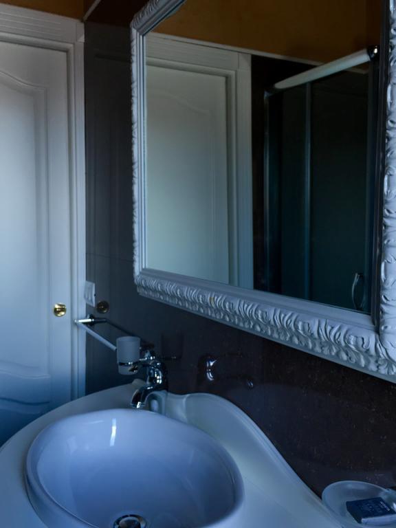 Palazzo Eliss Bed and Breakfast Margherita Di Savoia Værelse billede