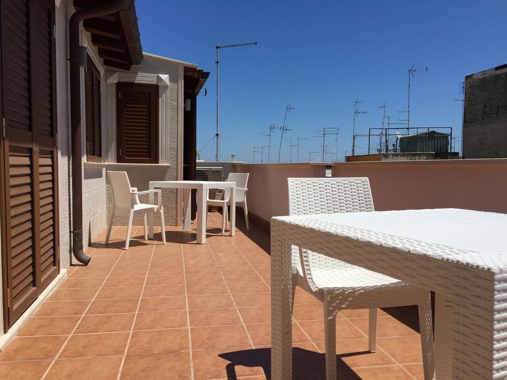 Palazzo Eliss Bed and Breakfast Margherita Di Savoia Værelse billede